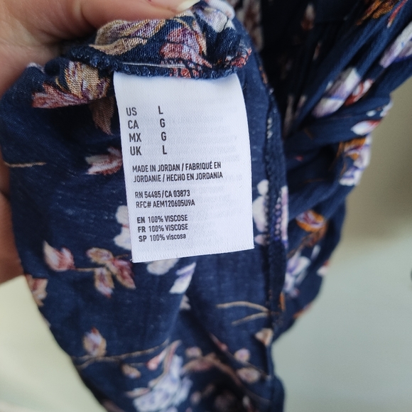 American eagle floral wrap dress with bell sleeves - Picture 11 of 11